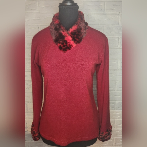 Faux-fur Leopard Print Collar/Cuffs - Women's Red Sweater - Picture 1 of 4